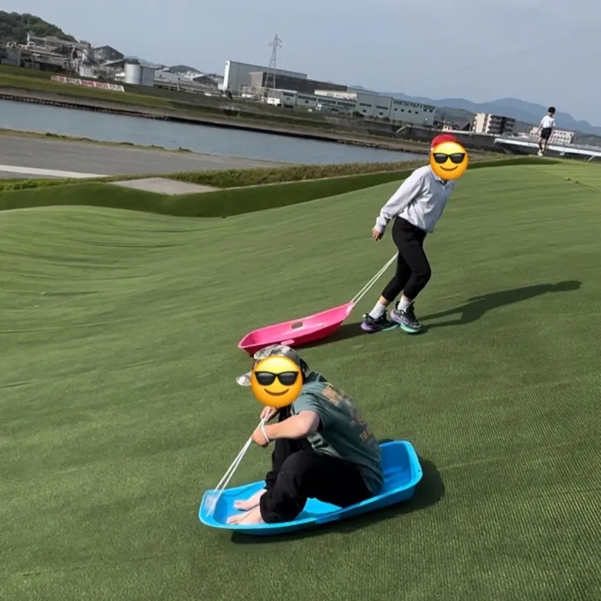 天気がいい日は絶好のお外遊び日和ですね！🌞最近、子ども達の間...
