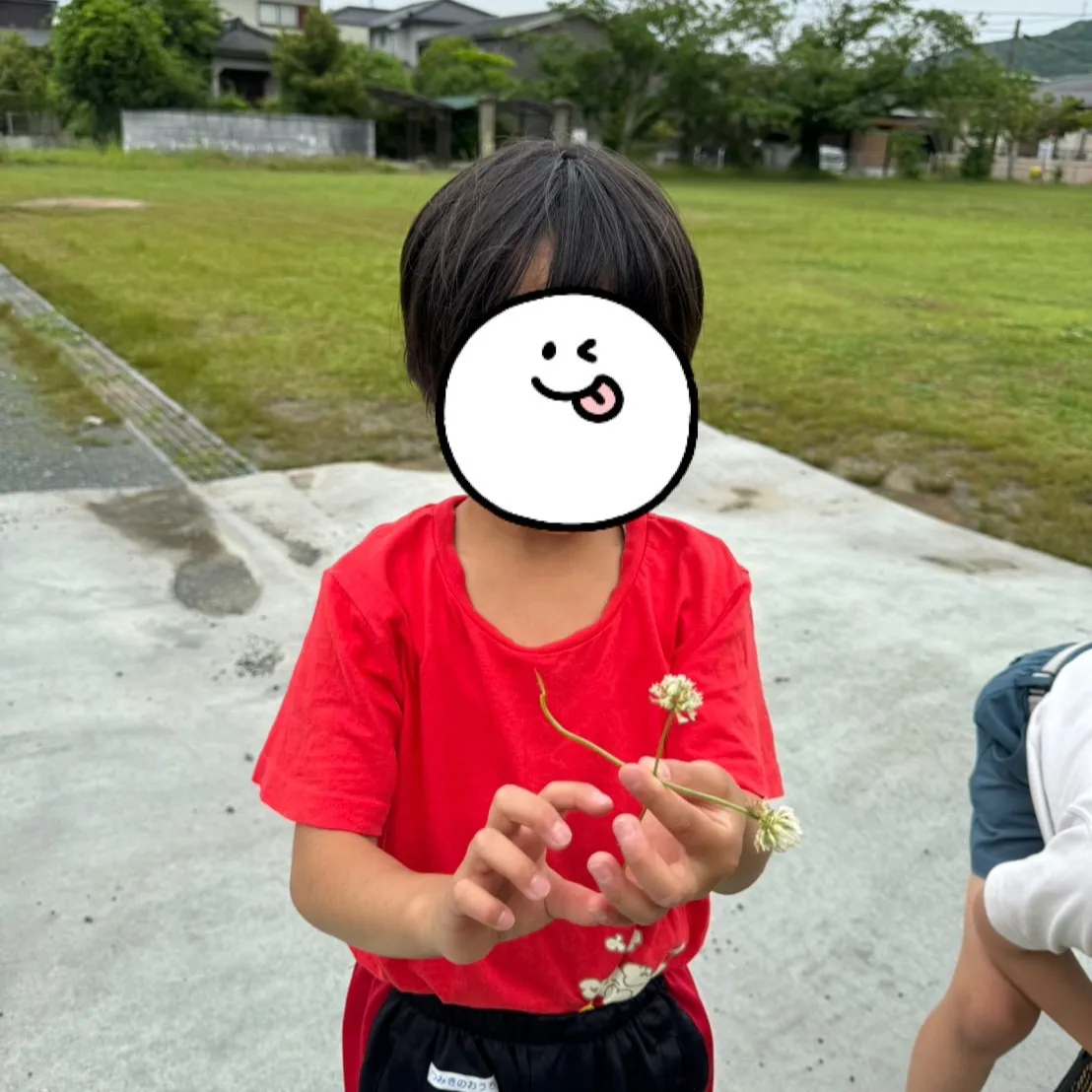 今日は庭で素敵な発見🌿✨ アゲハチョウを見つけました🦋✨とて...