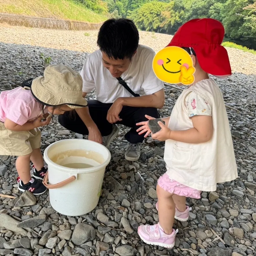 今年度初！🌟 みんなと一緒に川遊びに行ってきました！💧最初は...