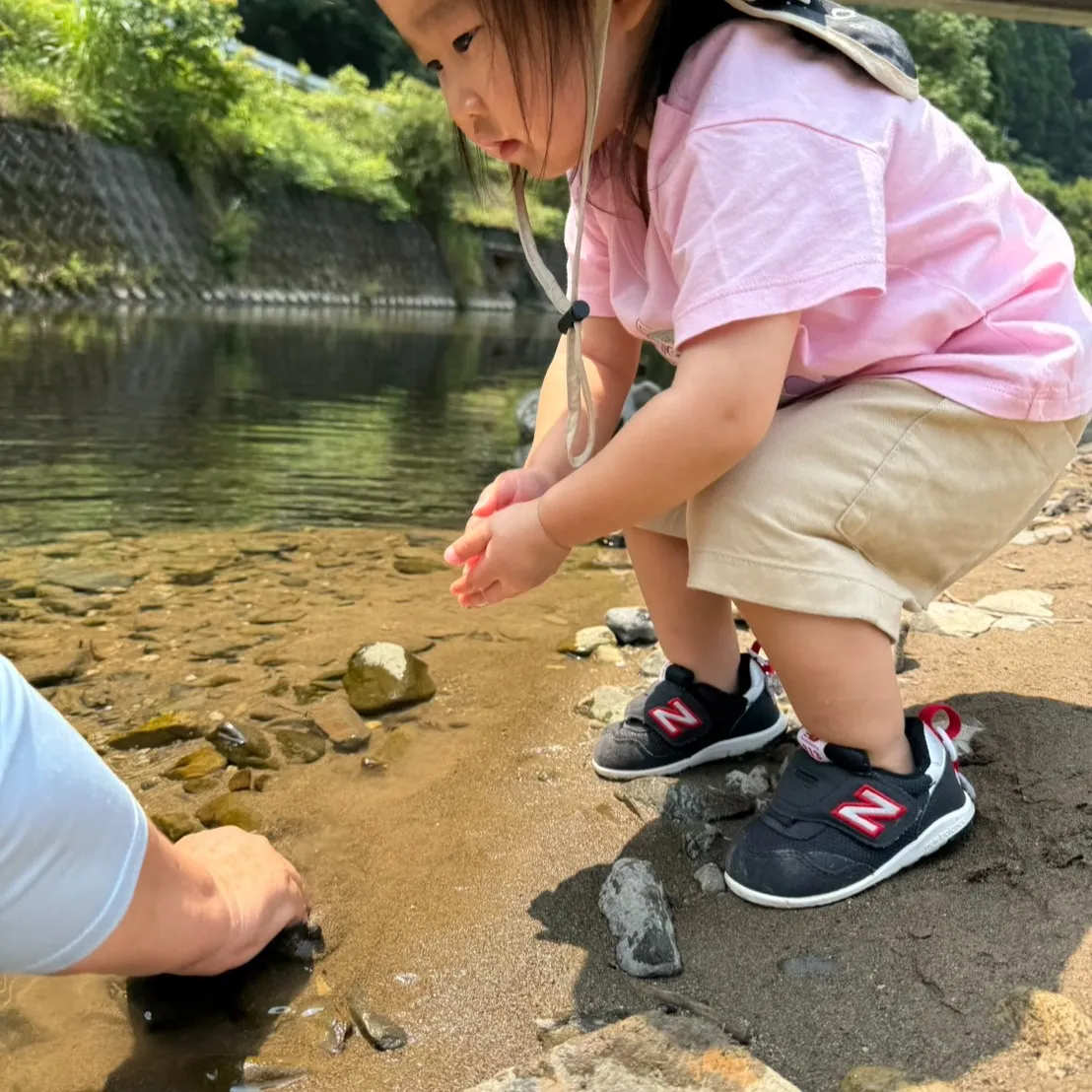 今年度初！🌟 みんなと一緒に川遊びに行ってきました！💧最初は...