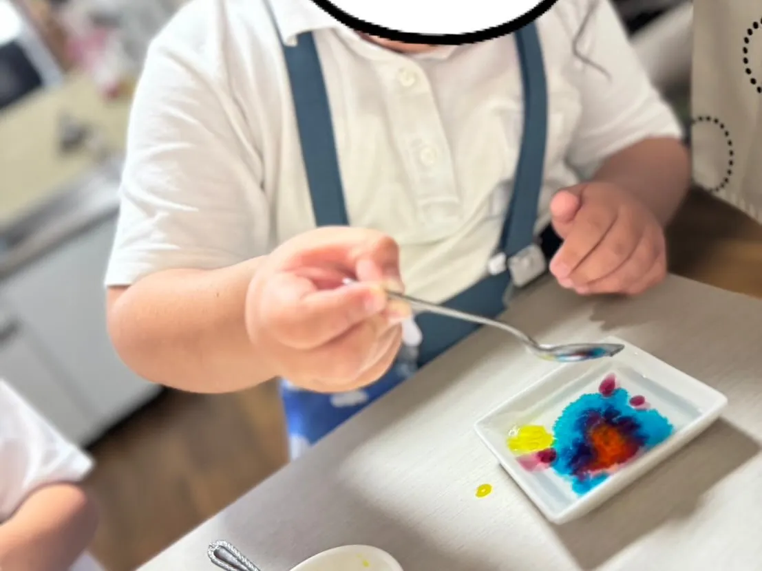 キッズサポートつみきのおうち🧸今日はおやつクッキングで琥珀糖...
