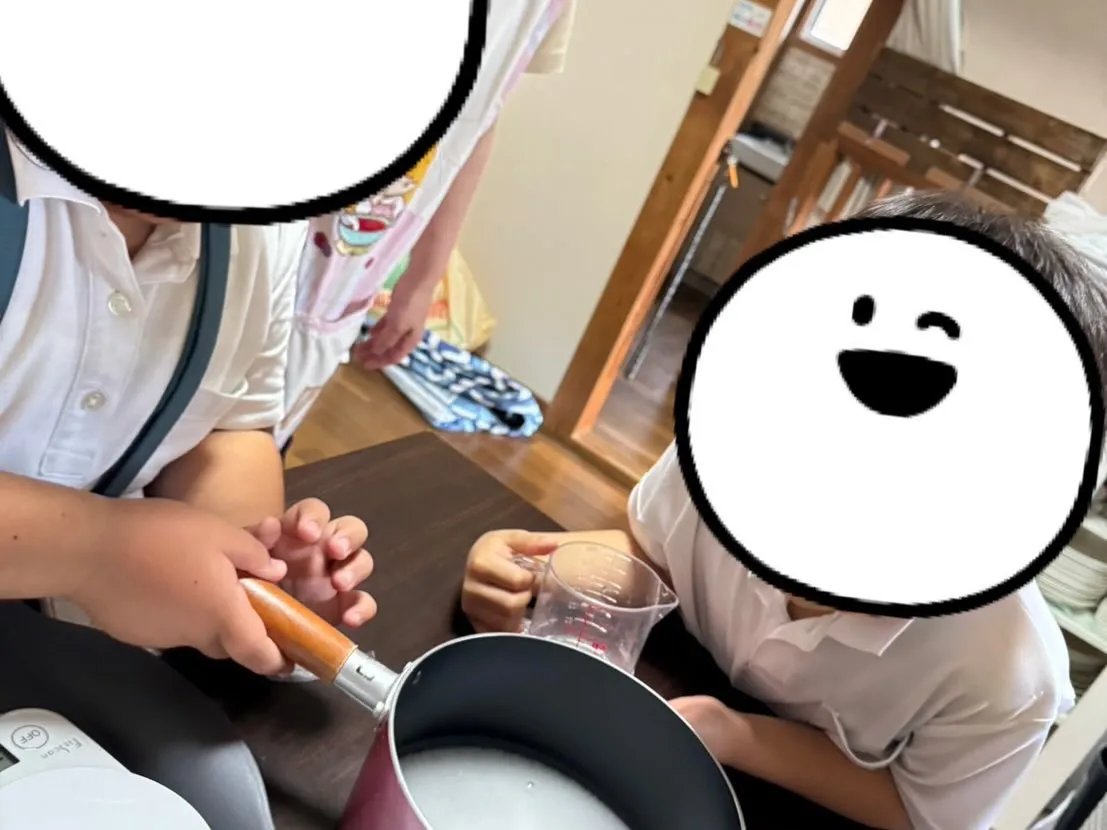キッズサポートつみきのおうち🧸今日はおやつクッキングで琥珀糖...