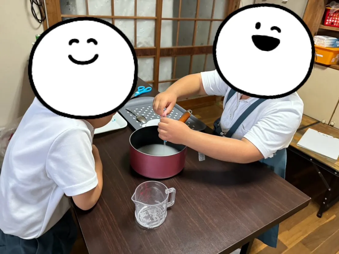キッズサポートつみきのおうち🧸今日はおやつクッキングで琥珀糖...