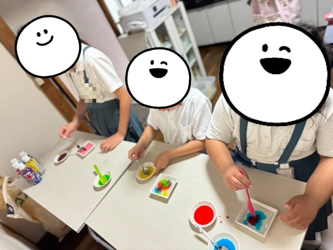 キッズサポートつみきのおうち🧸今日はおやつクッキングで琥珀糖...