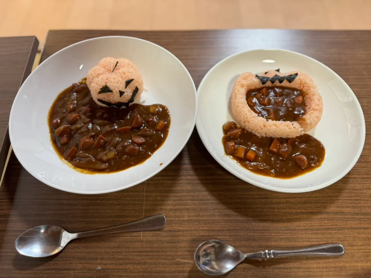 今日はハロウィン気分全開👻 ハヤシライス作りに挑戦しました🎃