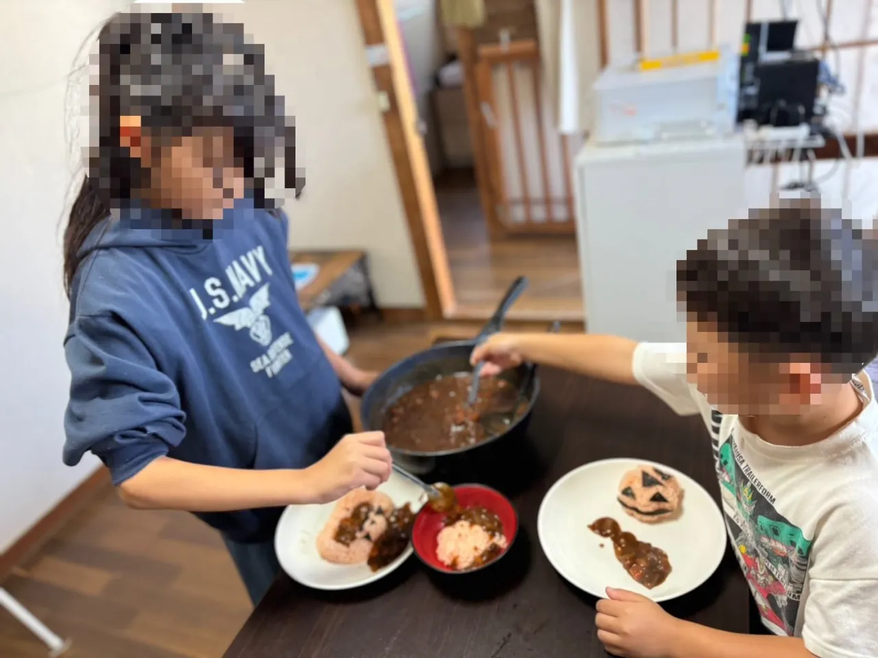 今日はハロウィン気分全開👻 ハヤシライス作りに挑戦しました🎃