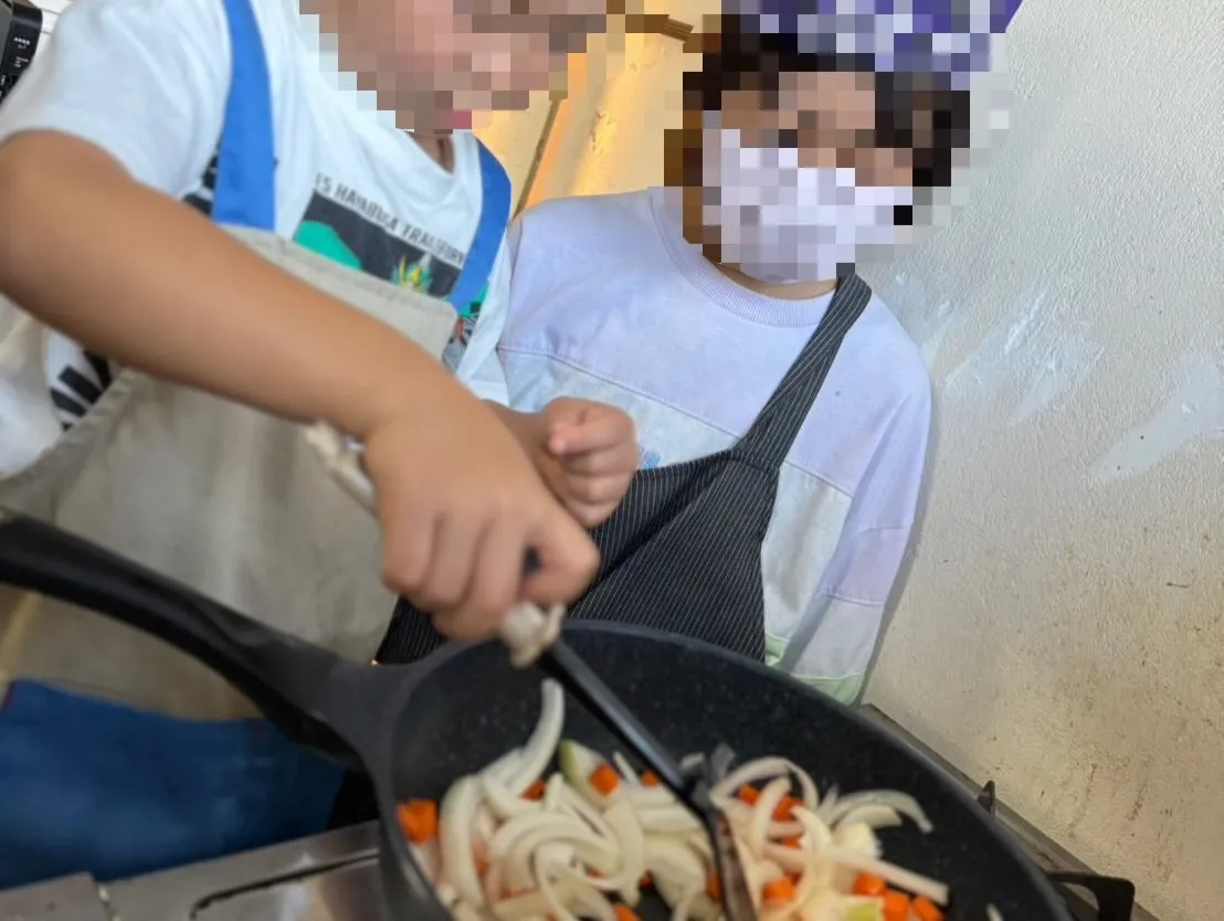 今日はハロウィン気分全開👻 ハヤシライス作りに挑戦しました🎃